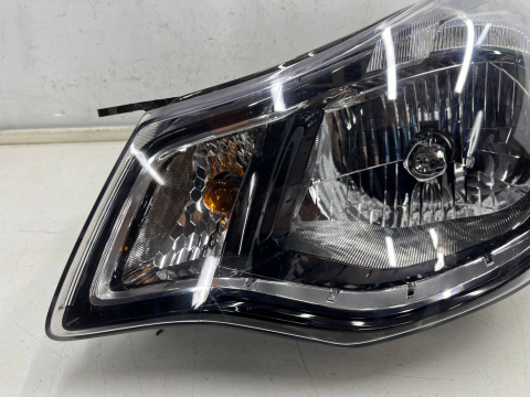 Lampa reflektor Opel Karl 14-19r. LEWA przednia H4 LEDowy pasek ORYGINALNA Karl Rocks Lampa reflektor Opel Karl 14-19r. LEWA przednia H4 LEDowy pasek ORYGINALNA Karl Rocks
