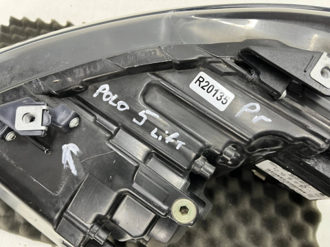 Lampa reflektor VW Polo 5 V 6r LIFT 14-17r. PRAWA przednia zwykła na żarówkę H7 Europa prawy przód 6r1941008g Lampa reflektor VW Polo 5 V 6r LIFT 14-17r. PRAWA przednia zwykła na żarówkę H7 Europa prawy przód 6r1941008g