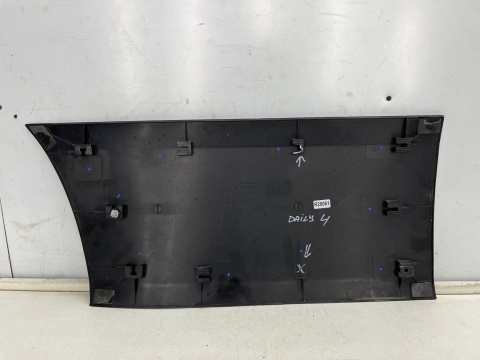 Listwa Iveco Daily 4 IV 14r.- prawa przednia dolna nakładka drzwi pasażera prawy przód 5801808059 5801808067 Listwa Iveco Daily 4 IV 14r.- prawa przednia dolna nakładka drzwi pasażera prawy przód 5801808059 5801808067