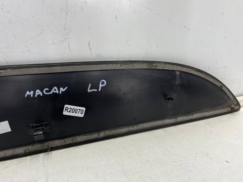 Listwa Porsche Macan 14r.- lewa przednia dolna nakładka drzwi lewy przód 95b837889p Listwa Porsche Macan 14r.- lewa przednia dolna nakładka drzwi lewy przód 95b837889p