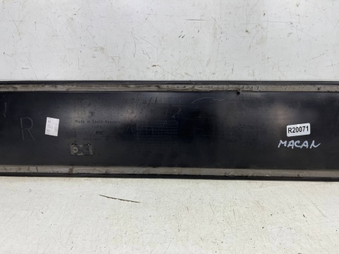 Listwa Porsche Macan 14r.- prawa przednia dolna nakładka drzwi prawy przód 95b837890p Listwa Porsche Macan 14r.- prawa przednia dolna nakładka drzwi prawy przód 95b837890p