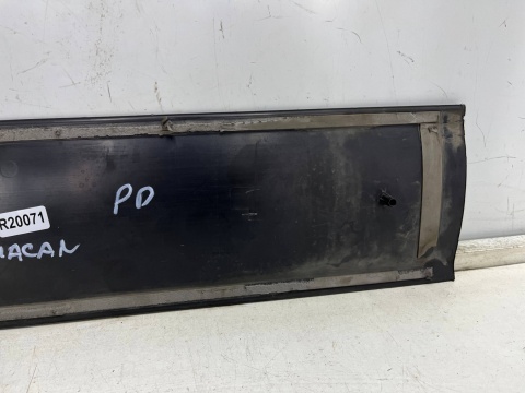 Listwa Porsche Macan 14r.- prawa przednia dolna nakładka drzwi prawy przód 95b837890p Listwa Porsche Macan 14r.- prawa przednia dolna nakładka drzwi prawy przód 95b837890p