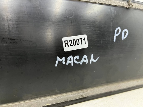 Listwa Porsche Macan 14r.- prawa przednia dolna nakładka drzwi prawy przód 95b837890p Listwa Porsche Macan 14r.- prawa przednia dolna nakładka drzwi prawy przód 95b837890p