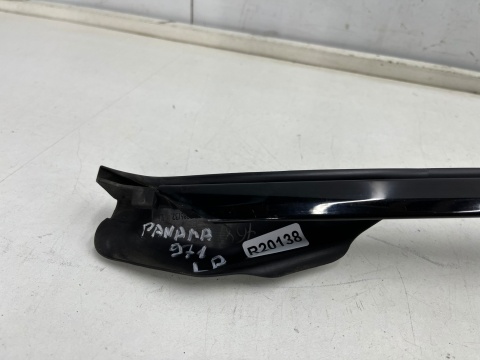 Listwa Porsche Panamera II 971 16-23r. LEWA przednia górna nakładka uszczelka szyby drzwi przednich lewy przód 971837119a Listwa Porsche Panamera II 971 16-23r. LEWA przednia górna nakładka uszczelka szyby drzwi przednich lewy przód 971837119a