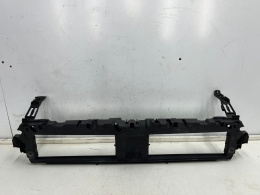 Osłona chłodnicy Audi A4 B9 15-19r.  obudowa ramka żaluzji atrapy zderzaka pasa przedniego 8w0807771