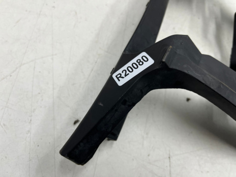 Ślizg VW Golf 6 VI 08-12r. prawe przednie mocowanie wspornik uchwyt zderzaka prawy przód 5k0807724 Ślizg VW Golf 6 VI 08-12r. prawe przednie mocowanie wspornik uchwyt zderzaka prawy przód 5k0807724