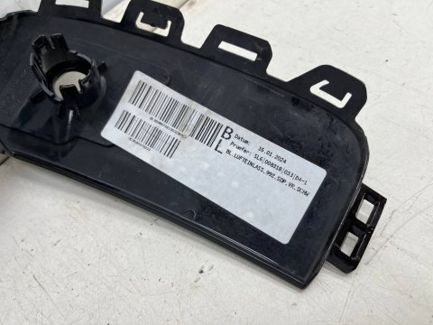 Atrapa Porsche 911 VIII Porsche 992 19r.- kratka zderzaka prawa przednia listwa wlot powietrza prawy przód 992807764 992807764A Atrapa Porsche 911 VIII Porsche 992 19r.- kratka zderzaka prawa przednia listwa wlot powietrza prawy przód 992807764 992807764A