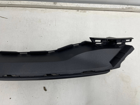 Zderzak przedni Audi A4 B9 Allroad lift 19r.- listwa przód spoiler narożnik zderzaka prawy przedni 8W0807062B Zderzak przedni Audi A4 B9 Allroad lift 19r.- listwa przód spoiler narożnik zderzaka prawy przedni 8W0807062B