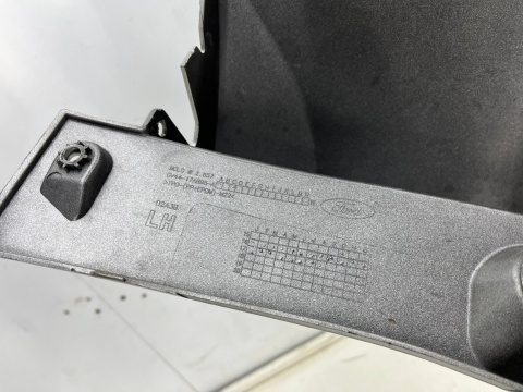 Zderzak tylny Ford Kuga Mk2 II 16-19r. Lift narożnik nakładka lewa zderzaka GV44-17A895-A Zderzak tylny Ford Kuga Mk2 II 16-19r. Lift narożnik nakładka lewa zderzaka GV44-17A895-A