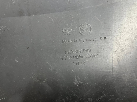 Zderzak tylny Skoda Karoq 17-19r. Przedlift narożnik nakładka lewa zderzaka 57A807983 Zderzak tylny Skoda Karoq 17-19r. Przedlift narożnik nakładka lewa zderzaka 57A807983