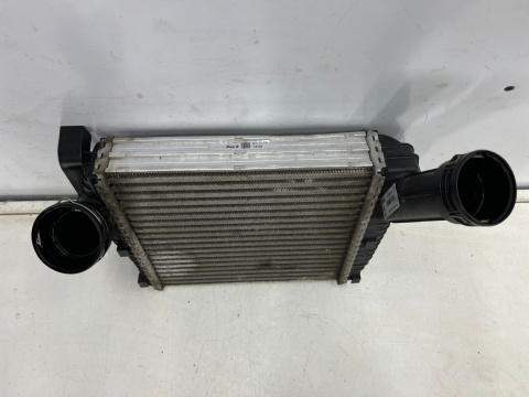 Chłodnica intercoolera Vw Touareg I 7L Touareg II 7p5 Audi Q7 I 4L Porsche Cayenne I 955 Cayenne II 92a powietrza 7p0145804a Chłodnica intercoolera Vw Touareg I 7L Touareg II 7p5 Audi Q7 I 4L Porsche Cayenne I 955 Cayenne II 92a powietrza 7p0145804a