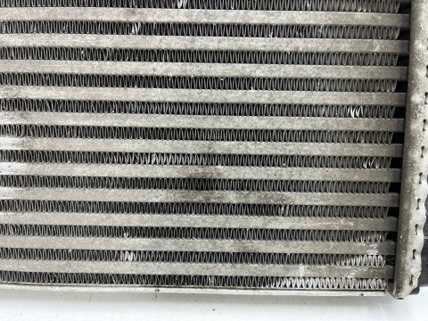 Chłodnica intercoolera Vw Touareg I 7L Touareg II 7p5 Audi Q7 I 4L Porsche Cayenne I 955 Cayenne II 92a powietrza 7p0145804a Chłodnica intercoolera Vw Touareg I 7L Touareg II 7p5 Audi Q7 I 4L Porsche Cayenne I 955 Cayenne II 92a powietrza 7p0145804a
