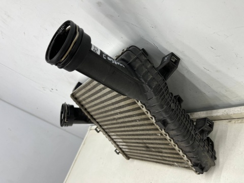 Chłodnica intercoolera Vw Touareg I 7L Touareg II 7p5 Audi Q7 I 4L Porsche Cayenne I 955 Cayenne II 92a powietrza 7p0145804a Chłodnica intercoolera Vw Touareg I 7L Touareg II 7p5 Audi Q7 I 4L Porsche Cayenne I 955 Cayenne II 92a powietrza 7p0145804a