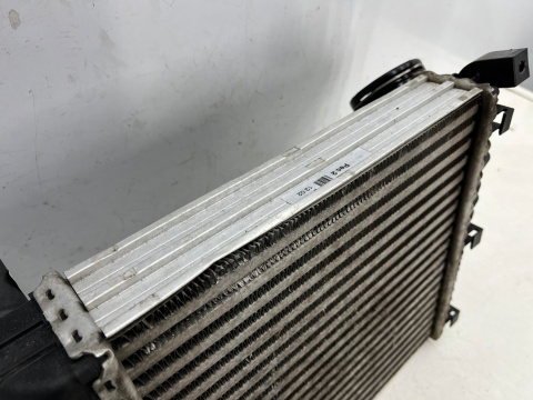Chłodnica intercoolera Vw Touareg I 7L Touareg II 7p5 Audi Q7 I 4L Porsche Cayenne I 955 Cayenne II 92a powietrza 7p0145804a Chłodnica intercoolera Vw Touareg I 7L Touareg II 7p5 Audi Q7 I 4L Porsche Cayenne I 955 Cayenne II 92a powietrza 7p0145804a