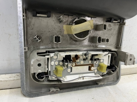 Lampka oświetlenia kabiny Ford C-Max CMax Mk1 MK2 03-10r. wnętrza podsufitki sufitowa schowek na okulary Lampka oświetlenia kabiny Ford C-Max CMax Mk1 MK2 03-10r. wnętrza podsufitki sufitowa schowek na okulary