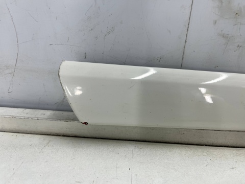 Listwa Fiat 500 2007r.- prawa przednia listwa nakładka drzwi prawy przód 735426210 Listwa Fiat 500 2007r.- prawa przednia listwa nakładka drzwi prawy przód 735426210