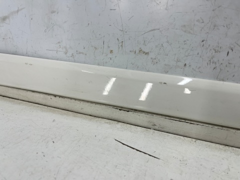 Listwa Fiat 500 2007r.- prawa przednia listwa nakładka drzwi prawy przód 735426210 Listwa Fiat 500 2007r.- prawa przednia listwa nakładka drzwi prawy przód 735426210