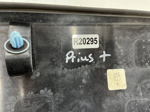 Listwa Toyota Prius+ Pruis Plus 11-21r. blenda nakładka dolna otwierania klapy bagażnika podświetlenie tablicy 76801-47140 Listwa Toyota Prius+ Pruis Plus 11-21r. blenda nakładka dolna otwierania klapy bagażnika podświetlenie tablicy 76801-47140
