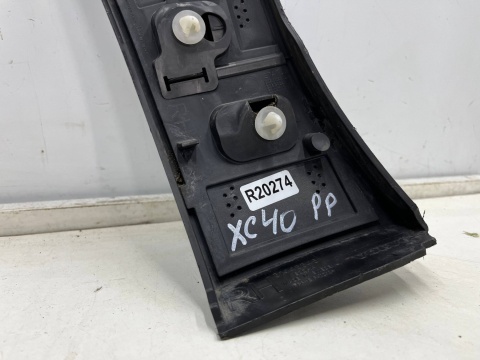 Listwa Volvo XC40 17r.- prawy przedni rant nadkola błotnika nakładka prawy przód 31448345 Listwa Volvo XC40 17r.- prawy przedni rant nadkola błotnika nakładka prawy przód 31448345