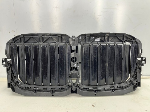 Pas przedni BMW X7 G07 18r.- wzmocnienie czołowe ramka atrapy grilla żaluzja kierownica powietrza oryginalna 22677510 Pas przedni BMW X7 G07 18r.- wzmocnienie czołowe ramka atrapy grilla żaluzja kierownica powietrza oryginalna 22677510