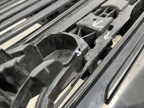 Pas przedni BMW X7 G07 18r.- wzmocnienie czołowe ramka atrapy grilla żaluzja kierownica powietrza oryginalna 22677510 Pas przedni BMW X7 G07 18r.- wzmocnienie czołowe ramka atrapy grilla żaluzja kierownica powietrza oryginalna 22677510