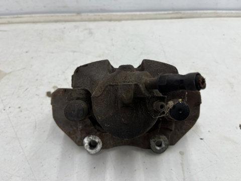 Zacisk hamulcowy Volvo C30 C70 S40 V40 V50 Ford C-max MK1 Focus MK2 Kuga 03-12r. PRAWY przedni jarzmo prawy przód Zacisk hamulcowy Volvo C30 C70 S40 V40 V50 Ford C-max MK1 Focus MK2 Kuga 03-12r. PRAWY przedni jarzmo prawy przód