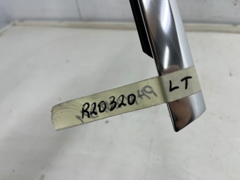 Listwa Porsche Panamera II 971 16-23r. lewa tylna listwa zgarniająca uszczelka zewnętrzna CHROM drzwi lewy tył Listwa Porsche Panamera II 971 16-23r. lewa tylna listwa zgarniająca uszczelka zewnętrzna CHROM drzwi lewy tył