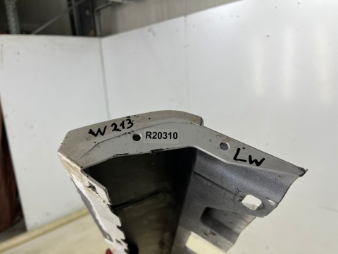 Listwa progowa Mercedes w213 s213 E-klasa 16-23r. sedan kombi LEWA nakładka progowa progu zewnętrzna lewy próg a2136908304 Listwa progowa Mercedes w213 s213 E-klasa 16-23r. sedan kombi LEWA nakładka progowa progu zewnętrzna lewy próg a2136908304