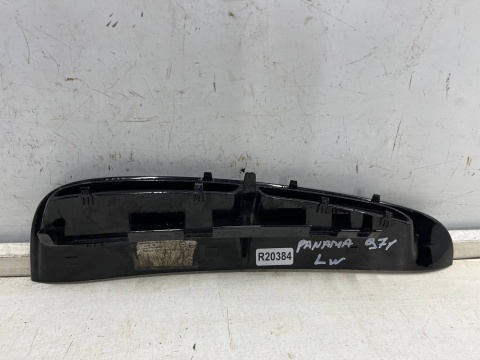 Listwa Porsche Panamera II 971 16-23r. LEWA kratka błotnika zaślepka nakładka 971854775 Listwa Porsche Panamera II 971 16-23r. LEWA kratka błotnika zaślepka nakładka 971854775