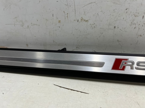 Nakładka progu Audi RS5 II 8w F5 17-24r. lewa listwa progowa wewnętrzna LED podświetlana 8w6947417b Nakładka progu Audi RS5 II 8w F5 17-24r. lewa listwa progowa wewnętrzna LED podświetlana 8w6947417b
