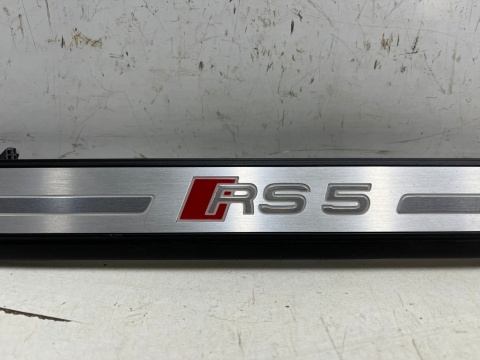 Nakładka progu Audi RS5 II 8w F5 17-24r. lewa listwa progowa wewnętrzna LED podświetlana 8w6947417b Nakładka progu Audi RS5 II 8w F5 17-24r. lewa listwa progowa wewnętrzna LED podświetlana 8w6947417b