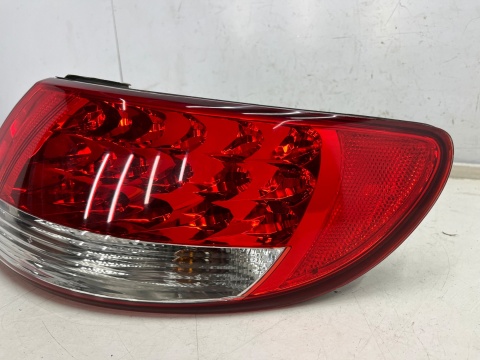 Lampa Hyundai Grandeur IV 05-10r. prawa tylna LED w błotnik ORYGINALNA prawy tył Europa 92402-3lo Lampa Hyundai Grandeur IV 05-10r. prawa tylna LED w błotnik ORYGINALNA prawy tył Europa 92402-3lo