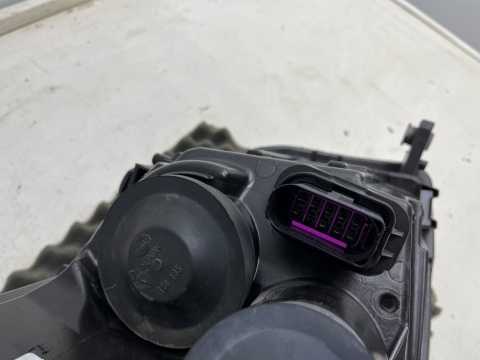 Lampa reflektor VW Caddy III 3 Lift 15-20r. LEWA przednia zwykła H4 w21/5w h21w lewy przód 2k1941015b Lampa reflektor VW Caddy III 3 Lift 15-20r. LEWA przednia zwykła H4 w21/5w h21w lewy przód 2k1941015b