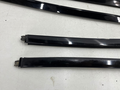 Listwa dachowa Hyundai Grandeur IV 05-11r. dachowa prawa lewa nakładka listwa zgarniająca szyby przedniej KOMPLET Listwa dachowa Hyundai Grandeur IV 05-11r. dachowa prawa lewa nakładka listwa zgarniająca szyby przedniej KOMPLET