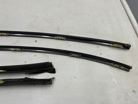 Listwa dachowa Hyundai Grandeur IV 05-11r. dachowa prawa lewa nakładka listwa zgarniająca szyby przedniej KOMPLET Listwa dachowa Hyundai Grandeur IV 05-11r. dachowa prawa lewa nakładka listwa zgarniająca szyby przedniej KOMPLET