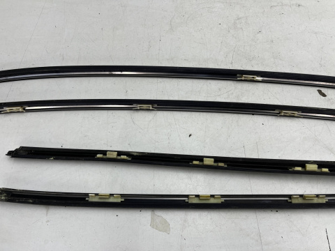 Listwa dachowa Hyundai Grandeur IV 05-11r. dachowa prawa lewa nakładka listwa zgarniająca szyby przedniej KOMPLET Listwa dachowa Hyundai Grandeur IV 05-11r. dachowa prawa lewa nakładka listwa zgarniająca szyby przedniej KOMPLET