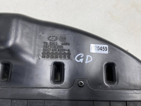 Osłona chłodnicy Hyundai Grandeur IV 05-11r. 2.2 CRDi GÓRNA kierownica powietrza pasa przedniego wlot dolot rezonator rura Osłona chłodnicy Hyundai Grandeur IV 05-11r. 2.2 CRDi GÓRNA kierownica powietrza pasa przedniego wlot dolot rezonator rura