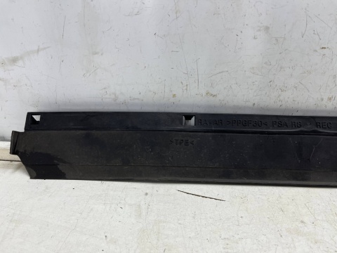 Osłona chłodnicy Peugeot 508 II 18r.- DOLNA kierownica powietrza pasa przedniego wlot 9817685380 Osłona chłodnicy Peugeot 508 II 18r.- DOLNA kierownica powietrza pasa przedniego wlot 9817685380