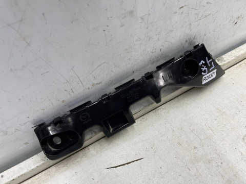 Ślizg Mazda CX-3 CX3 14-21r. lewe tylne mocowanie wspornik uchwyt zderzaka lewy tył d10j502j1 Ślizg Mazda CX-3 CX3 14-21r. lewe tylne mocowanie wspornik uchwyt zderzaka lewy tył d10j502j1