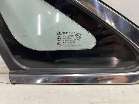Szyba boczna Hyundai Grandeur IV 05-11r. trójkąt karoseryjna LEWA tylna lewy tył oryginalna chrom Szyba boczna Hyundai Grandeur IV 05-11r. trójkąt karoseryjna LEWA tylna lewy tył oryginalna chrom