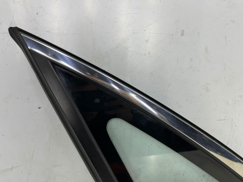 Szyba boczna Hyundai Grandeur IV 05-11r. trójkąt karoseryjna LEWA tylna lewy tył oryginalna chrom Szyba boczna Hyundai Grandeur IV 05-11r. trójkąt karoseryjna LEWA tylna lewy tył oryginalna chrom