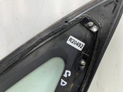 Szyba boczna Hyundai Grandeur IV 05-11r. trójkąt karoseryjna LEWA tylna lewy tył oryginalna chrom Szyba boczna Hyundai Grandeur IV 05-11r. trójkąt karoseryjna LEWA tylna lewy tył oryginalna chrom