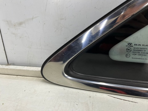 Szyba boczna Hyundai Grandeur IV 05-11r. trójkąt karoseryjna prawa tylna prawy tył oryginalna chrom Szyba boczna Hyundai Grandeur IV 05-11r. trójkąt karoseryjna prawa tylna prawy tył oryginalna chrom