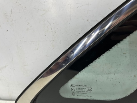Szyba boczna Hyundai Grandeur IV 05-11r. trójkąt karoseryjna prawa tylna prawy tył oryginalna chrom Szyba boczna Hyundai Grandeur IV 05-11r. trójkąt karoseryjna prawa tylna prawy tył oryginalna chrom