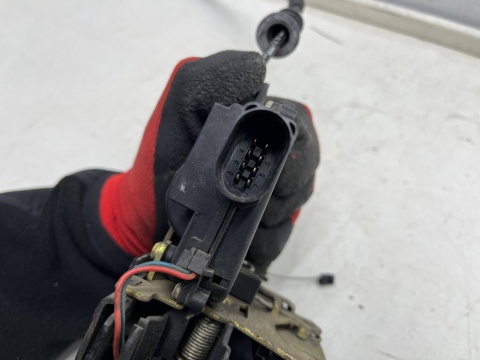 Zamek drzwi VW Passat B5 Golf IV 4 Bora Leon I Octavia I 97-06r. lewy przedni zamek drzwi 8 pin lewy przód Zamek drzwi VW Passat B5 Golf IV 4 Bora Leon I Octavia I 97-06r. lewy przedni zamek drzwi 8 pin lewy przód