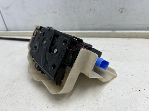 Zamek drzwi VW Touran I 1T0 03-15r. lewy tylny zamek drzwi 7 pin lewy tył 7l0839015d Zamek drzwi VW Touran I 1T0 03-15r. lewy tylny zamek drzwi 7 pin lewy tył 7l0839015d