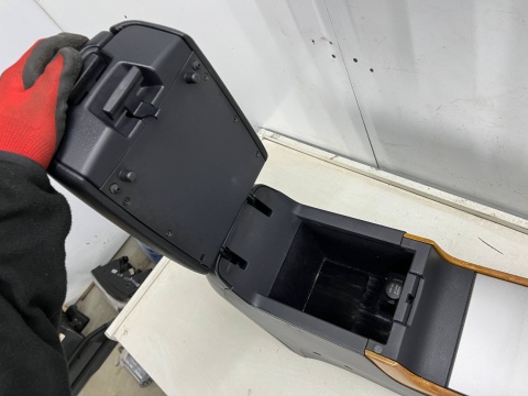 Tunel środkowy Hyundai Grandeur IV 05-11r. podłokietnik uchwyt na kubki 