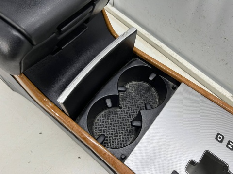 Tunel środkowy Hyundai Grandeur IV 05-11r. podłokietnik uchwyt na kubki 