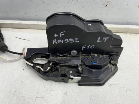 Zamek drzwi BMW 5 F10 sedan F11 kombi 10-17r. LEWY tylny z dociągiem SOFT CLOSE linki lewy tył 7185689 4153310400 Zamek drzwi BMW 5 F10 sedan F11 kombi 10-17r. LEWY tylny z dociągiem SOFT CLOSE linki lewy tył 7185689 4153310400
