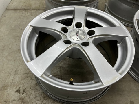Felga Hyundai 7jx16 ET40 5x114,3 felgi aluminiowe 16 cali KOMPLET Dezent TS8987 Felga Hyundai 7jx16 ET40 5x114,3 felgi aluminiowe 16 cali KOMPLET Dezent TS8987